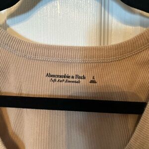 Abercrombie & Fitch Beige Ribbed Tee